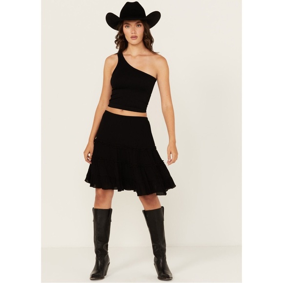 WILD MOSS • Black Ruffled Mini Skirt - Picture 2 of 7